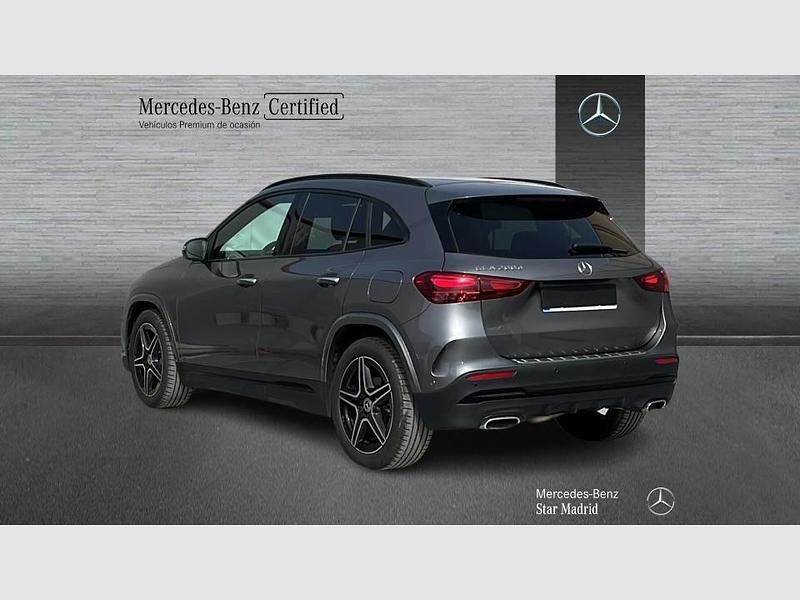 Usado Mercedes GLA200 AMG line 150 CV (110 kW) 2025 Gris SUV