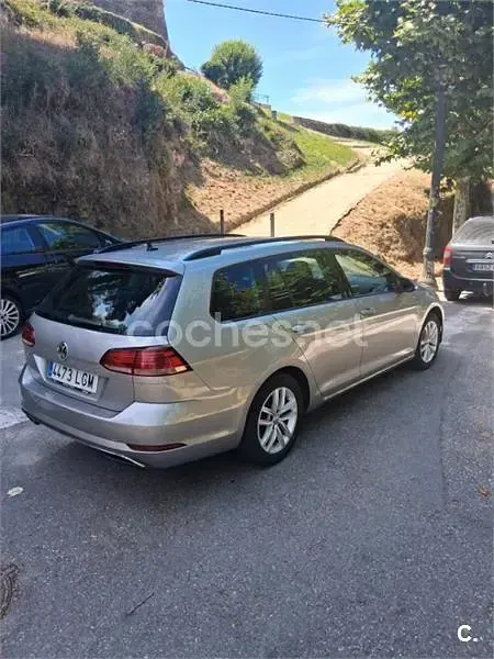 Usado VW Golf VII Business 115 CV (84 kW) 2020 Gris / plata Familiar