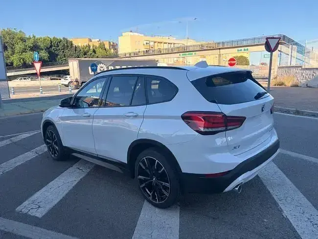 Käytetty BMW X1 Comfort Edition 116 HP (85 kW) 2020 Valkoinen Katumaasturi
