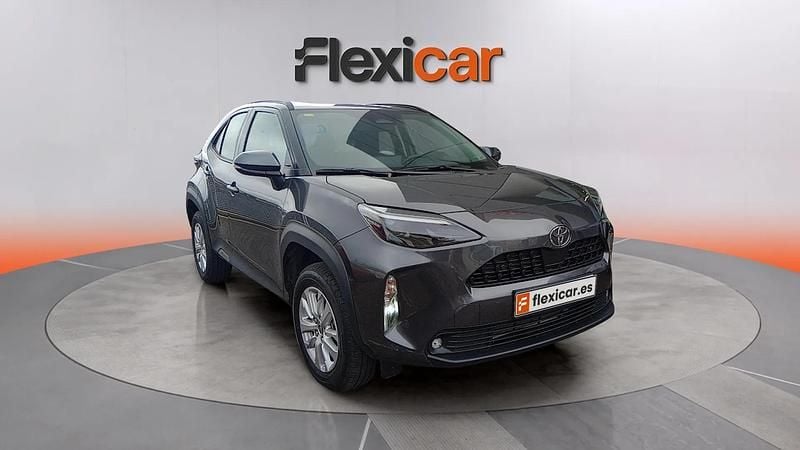 Usado Toyota Yaris Hybrid Active 116 CV (85 kW) 2025 Gris Berlina