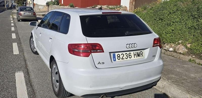 Usado Audi A3 Sportback Ambition 105 CV (77 kW) 2012 Blanco Utilitario