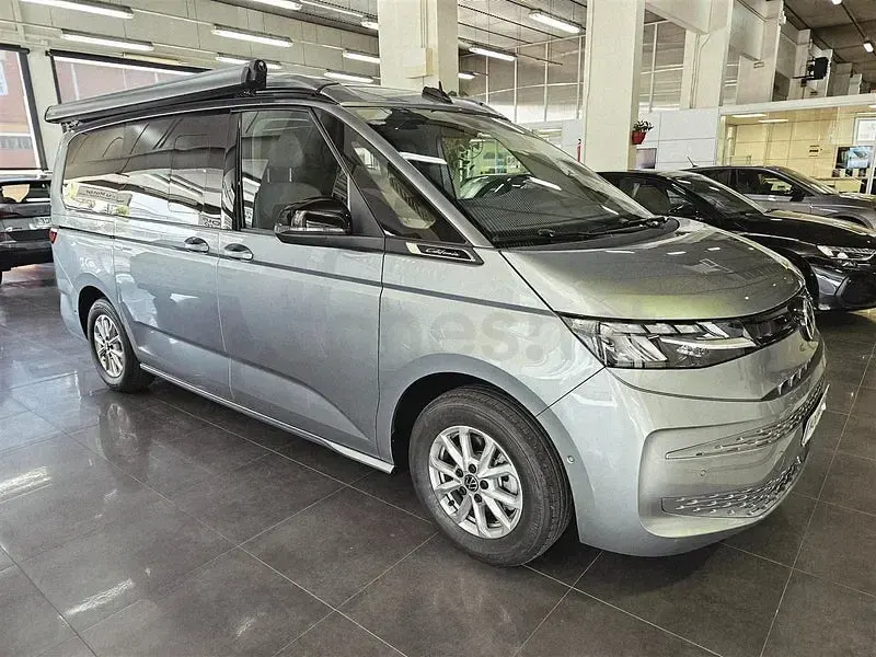Nuevo VW California Beach 150 CV (110 kW) 2025 Gris / plata Van