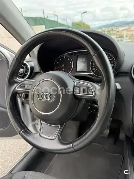 Usado Audi A1 Sportback Ambition 122 CV (89 kW) 2013 Gris / plata Utilitario