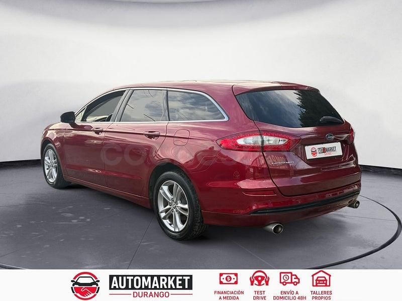 Usado Ford Mondeo Vignale 180 CV (132 kW) 2015 Rojo Familiar