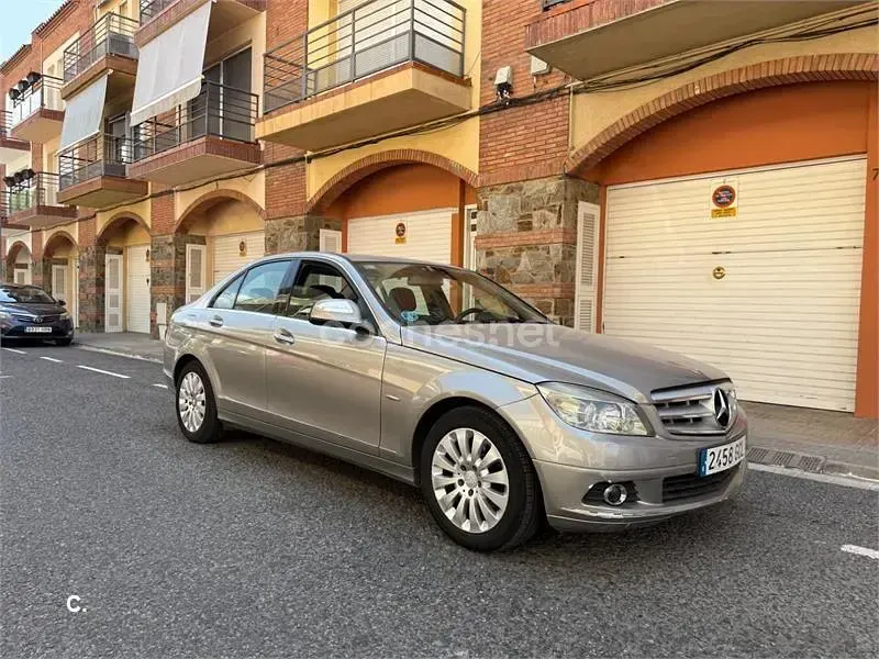 Usado Mercedes C180 Elegance 143 CV (105 kW) 2008 Gris / plata Berlina
