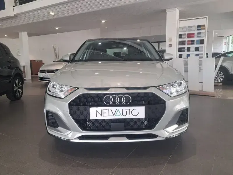 Nuevo Audi A1 116 CV (85 kW) 2025 Gris / plata SUV