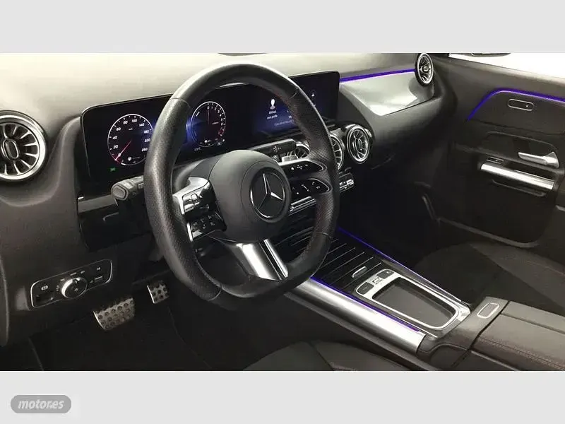 Usado Mercedes GLA250 AMG line 163 CV (119 kW) 2024 Gris / plateado SUV