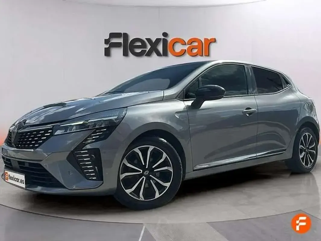 Usado Renault Clio Techno 91 CV (66 kW) 2024 Gris Utilitario
