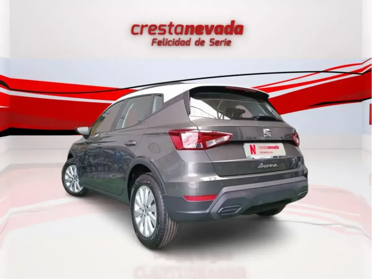 Usado Seat Arona Style 110 CV (80 kW) 2024 Gris SUV