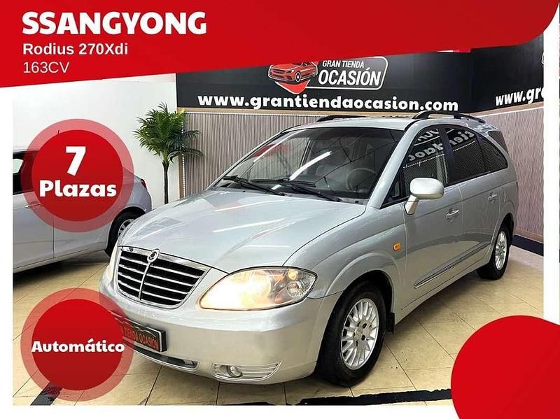 Plateado Usado 2010 Ssangyong (KGM) Rodius Monovolumen | 5980 € (Precio justo) - Imagen 1/4