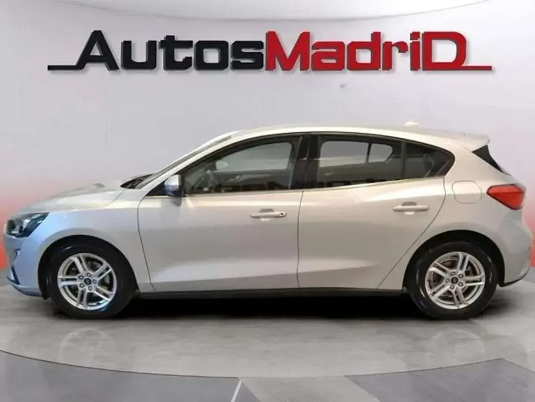 Usado Ford Focus Trend+ 120 CV (88 kW) 2022 Gris Utilitario