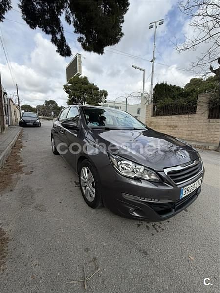 Usado Peugeot 308 Active 120 CV (88 kW) 2016 Gris / plata Berlina