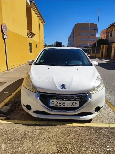 Usado Peugeot 208 Active 68 CV (50 kW) 2014 Blanco Utilitario