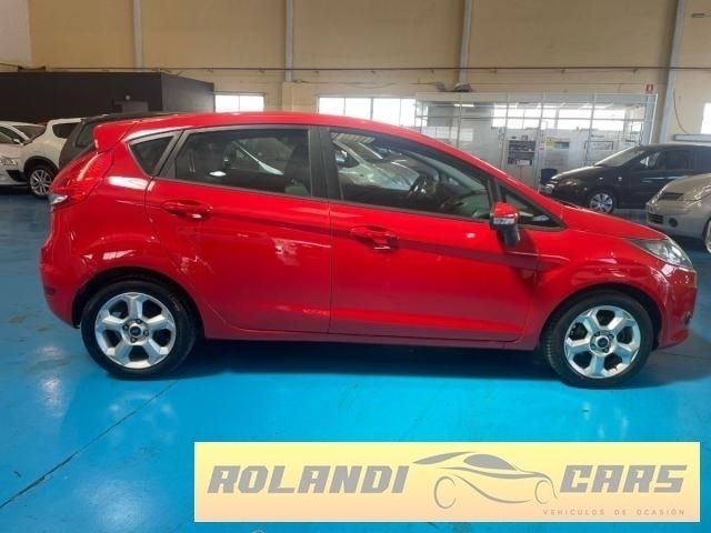 Usado Ford Fiesta Titanium 60 CV (44 kW) 2009 Rojo Utilitario