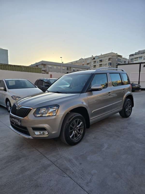 Gris Usado 2015 Skoda Yeti Ambition SUV | 7900 € (Un poco caro) - Imagen 1/4