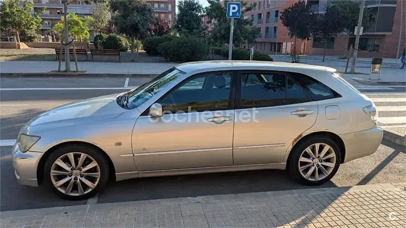 Usado Lexus IS300 213 CV (156 kW) 2004 Gris / plata Familiar