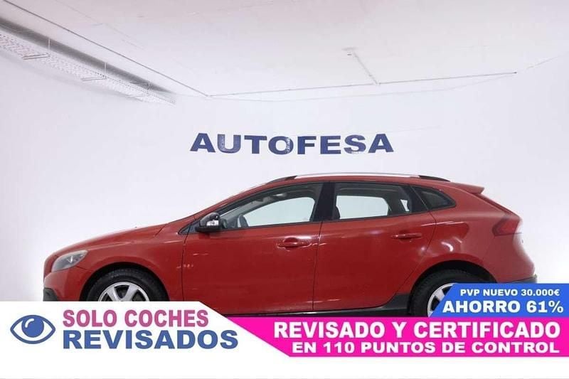 Usado Volvo V40 CC Kinetic 115 CV (84 kW) 2014 Rojo Familiar