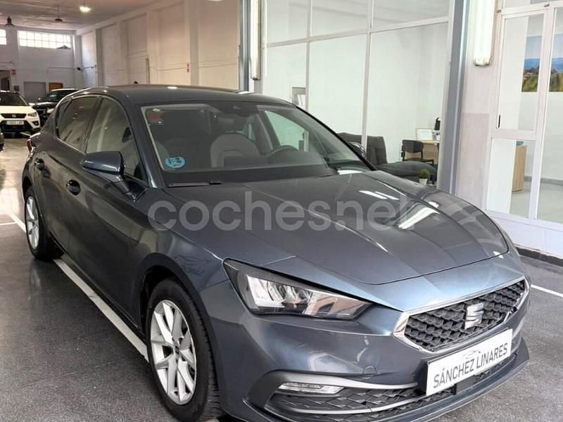 Usado Seat Leon Style 115 CV (84 kW) 2020 Gris / plata Berlina