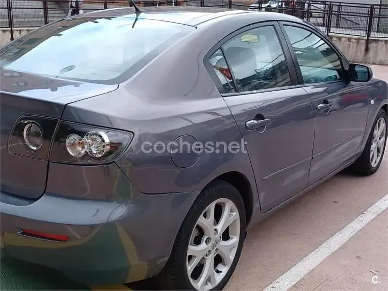 Usado Mazda 3 Sportive 109 CV (80 kW) 2007 Gris / plata Berlina
