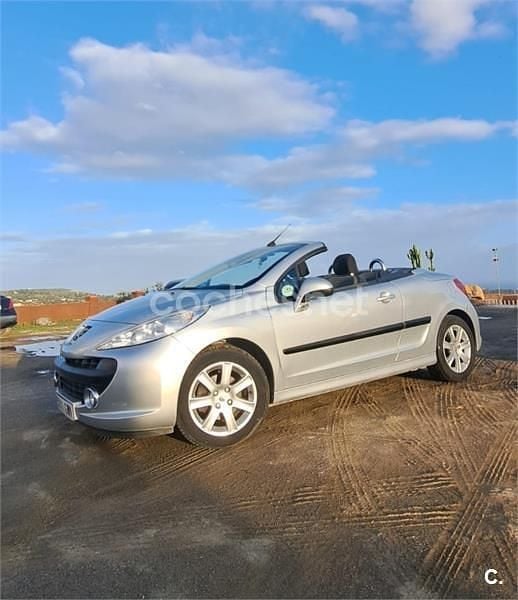Gris / plata Usado 2010 Peugeot 207 CC Descapotable | 6000 € (Precio justo) - Imagen 1/4