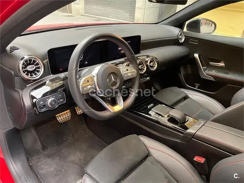 Usado Mercedes A180 109 CV (80 kW) 2018 Granate Berlina