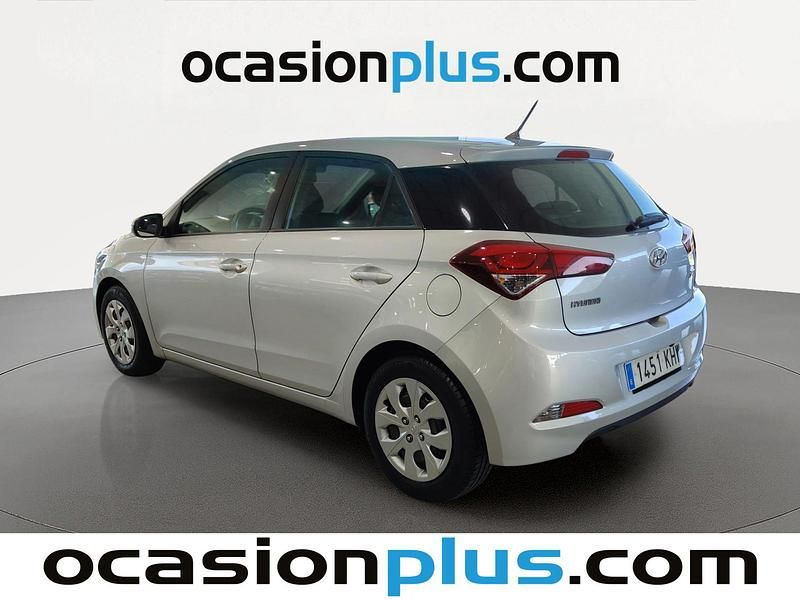 Usado Hyundai i20 84 CV (61 kW) 2018 Gris plata Utilitario