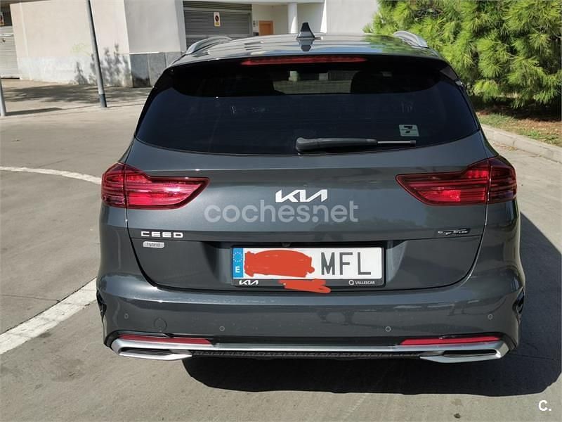 Usado Kia Ceed GT GT-Line 136 CV (100 kW) 2023 Gris / plata Familiar