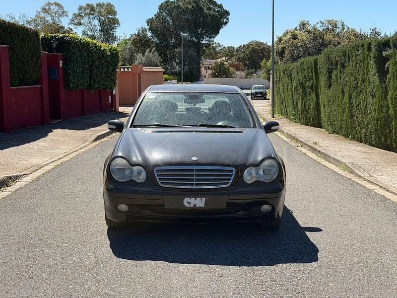 Usado Mercedes C200 Avantgarde 122 CV (89 kW) 2003 Negro Berlina