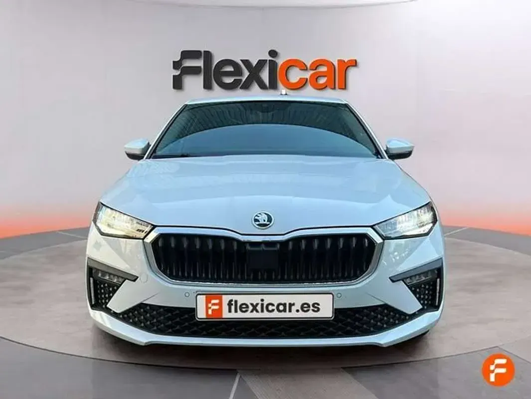 Usado Skoda Scala Selection 116 CV (85 kW) 2024 Blanco Utilitario