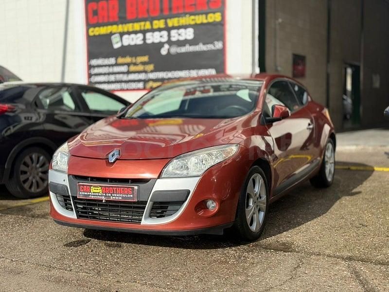 Usado Renault Mégane Dynamique 130 CV (95 kW) 2009 Naranja Berlina