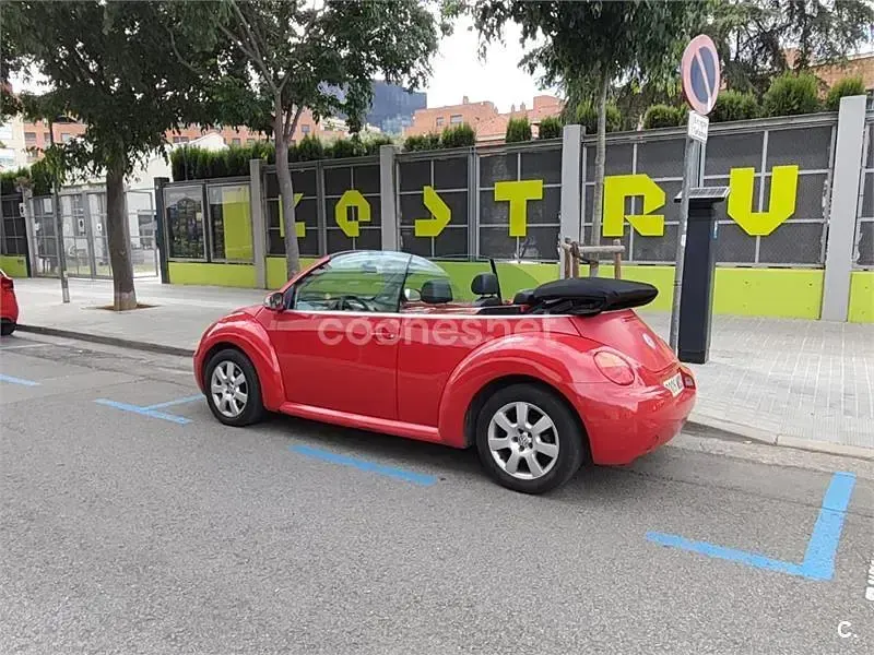 Usado VW New Beetle 102 CV (75 kW) 2004 Rojo Utilitario