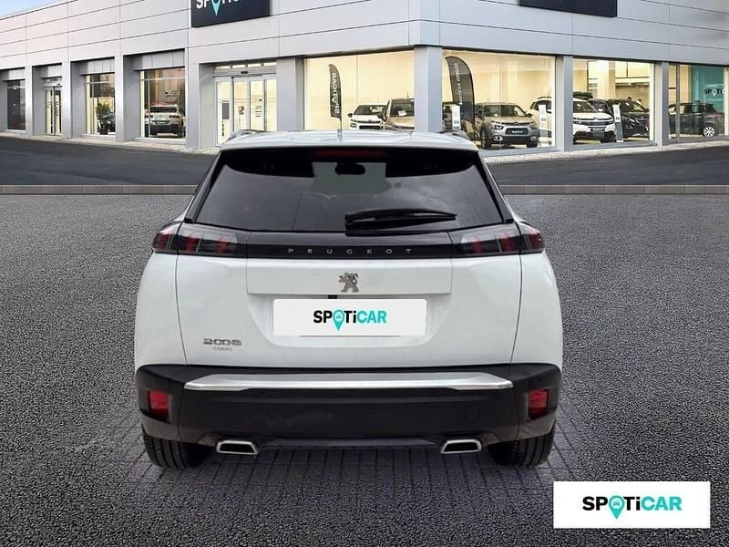 Usado Peugeot 2008 Allure 130 CV (95 kW) 2021 Blanco SUV