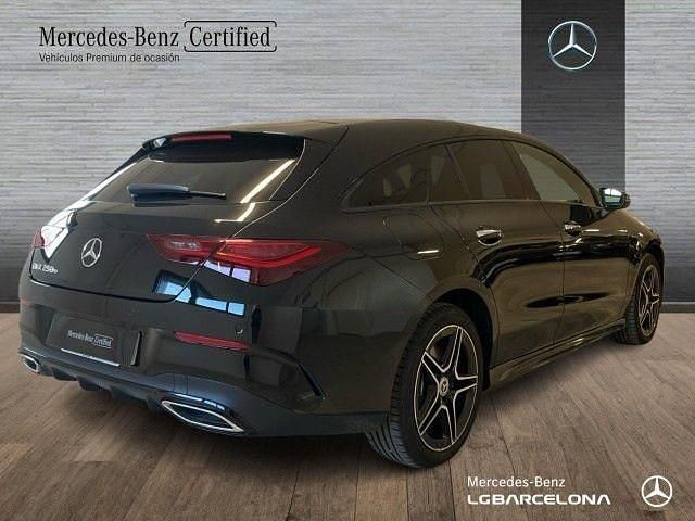 Usado Mercedes CLA250e Shooting Brake AMG line 218 CV (160 kW) 2025 Negro cosmos Familiar
