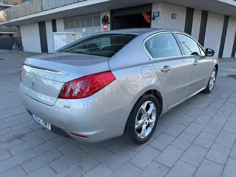 Usado Peugeot 508 Allure 140 CV (102 kW) 2012 Gris / plata Berlina