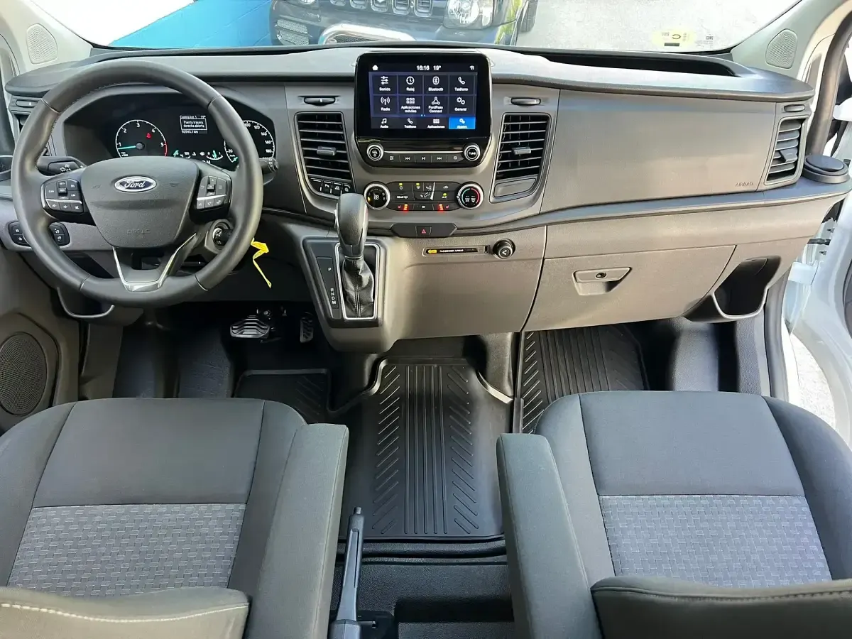 Usado Ford Transit Custom Trend 130 CV (95 kW) 2022 Blanco Familiar