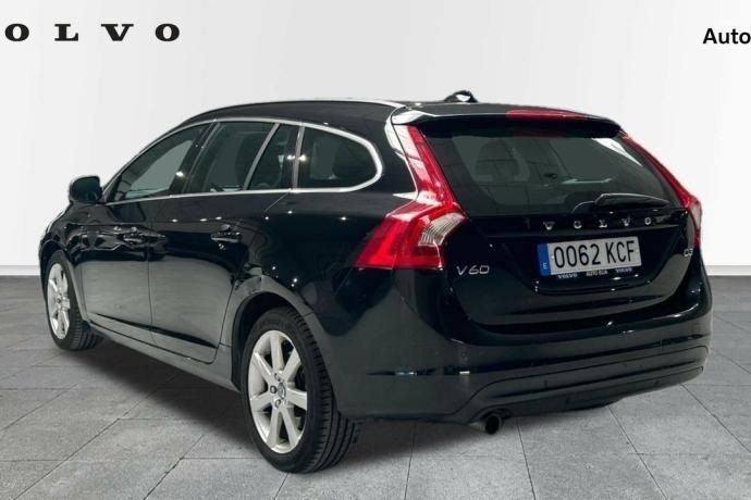 Usado Volvo V60 Momentum 150 HP (110 kW) 2017 Preto Carrinha