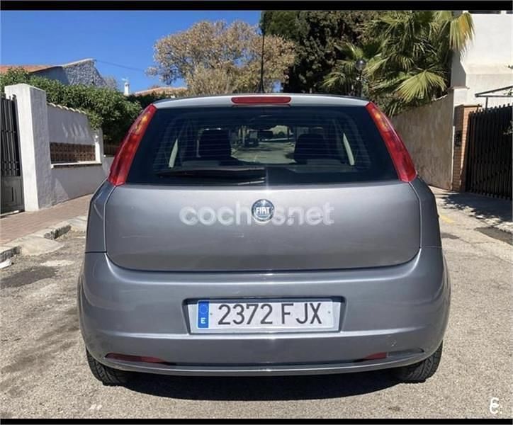 Usado Fiat Grande Punto Active 77 CV (56 kW) 2006 Gris / plata Utilitario