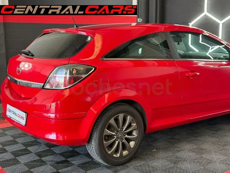 Usado Opel Astra GTC 110 CV (80 kW) 2010 Rojo Berlina