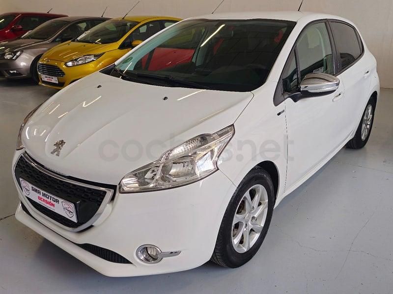 Usado Peugeot 208 Style 82 CV (60 kW) 2014 Blanco Utilitario