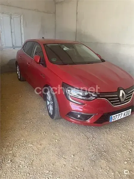 Usado Renault Mégane GT Line GT-Line 130 CV (95 kW) 2017 Rojo Berlina