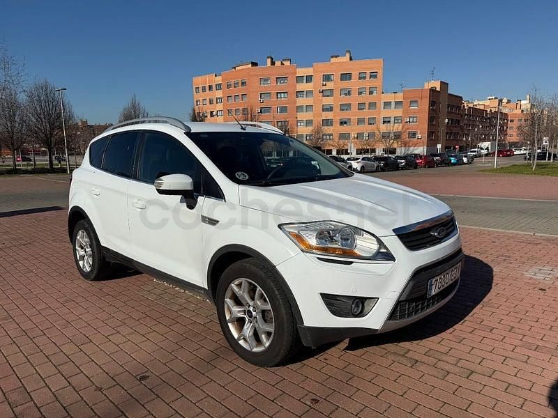 Usado Ford Kuga Titanium 140 HP (102 kW) 2011 Branco SUV
