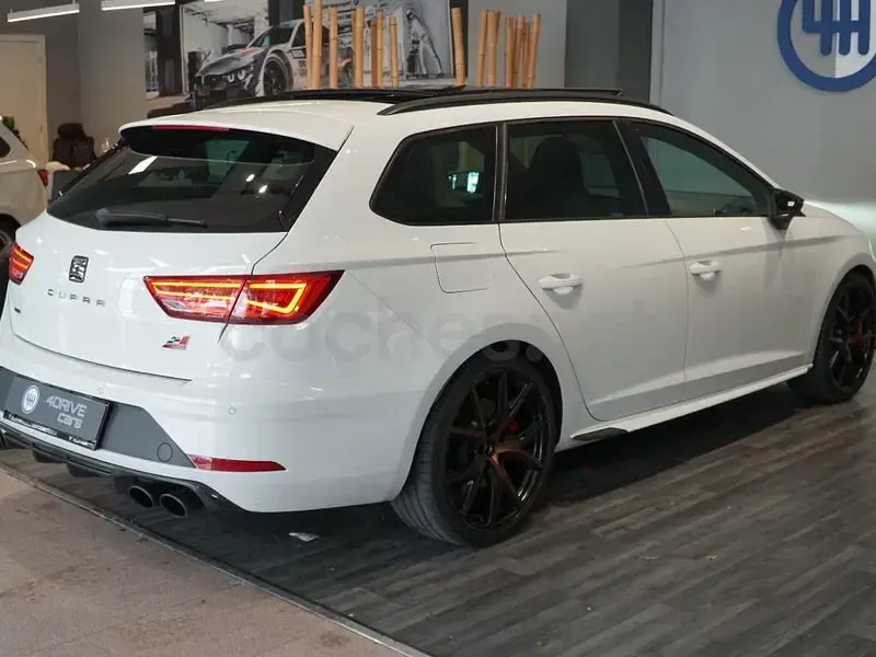 Usado Seat Leon 4Drive 300 CV (220 kW) 2019 Blanco Familiar