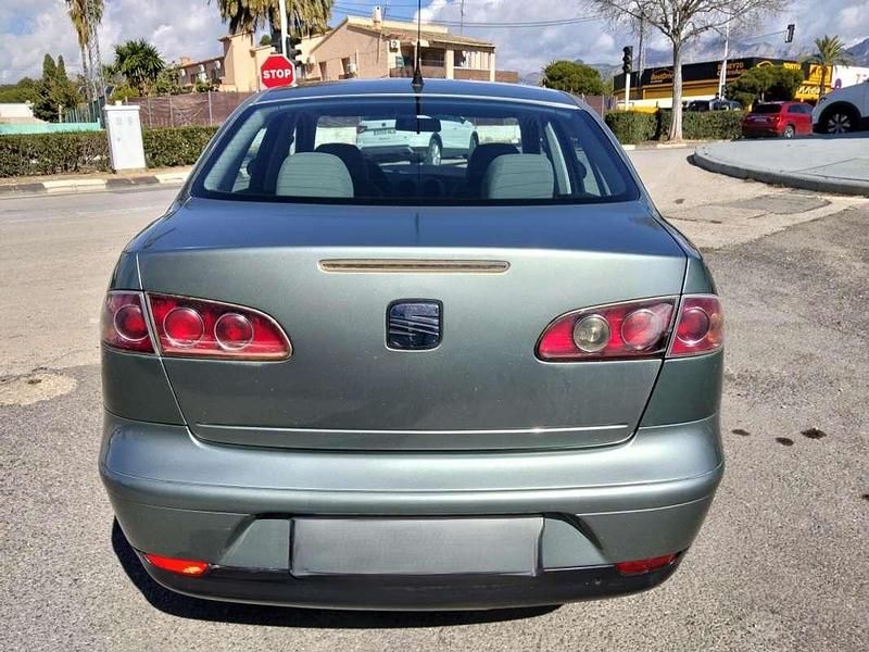 Usado Seat Cordoba Reference 99 CV (72 kW) 2004 Verde Berlina