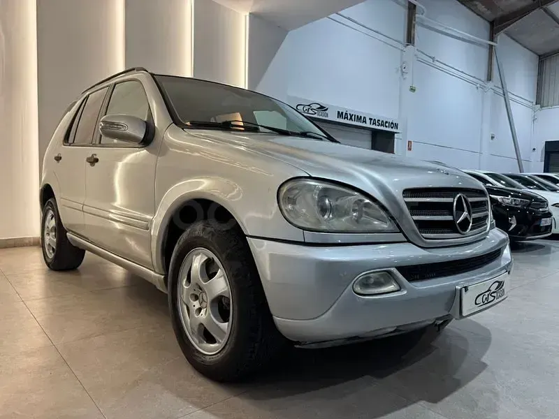 Usado Mercedes ML270 163 CV (119 kW) 2002 Gris / plata SUV