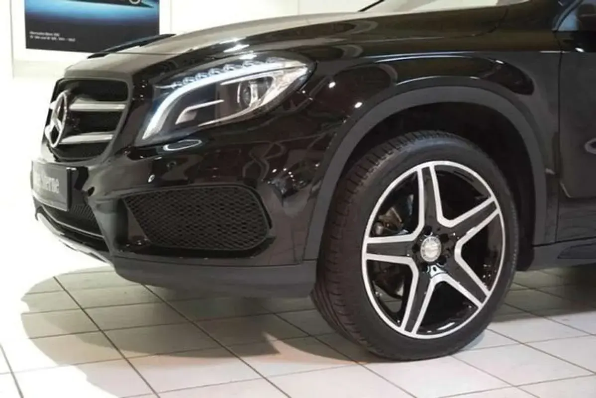 Usado Mercedes GLA220 AMG line 170 CV (125 kW) 2014 Negro SUV
