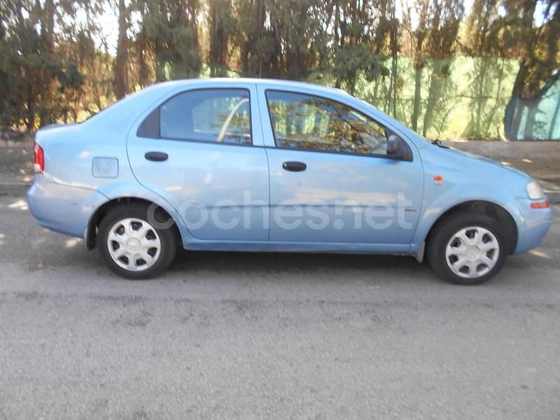 Usado Chevrolet Kalos SE 83 CV (61 kW) 2004 Azul Berlina