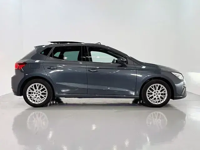 Usado Seat Ibiza FR 116 CV (85 kW) 2025 Gris / plata Utilitario