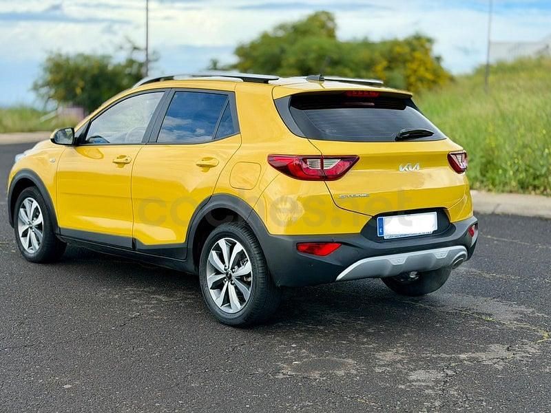 Usado Kia Stonic 100 CV (73 kW) 2023 Amarillo SUV