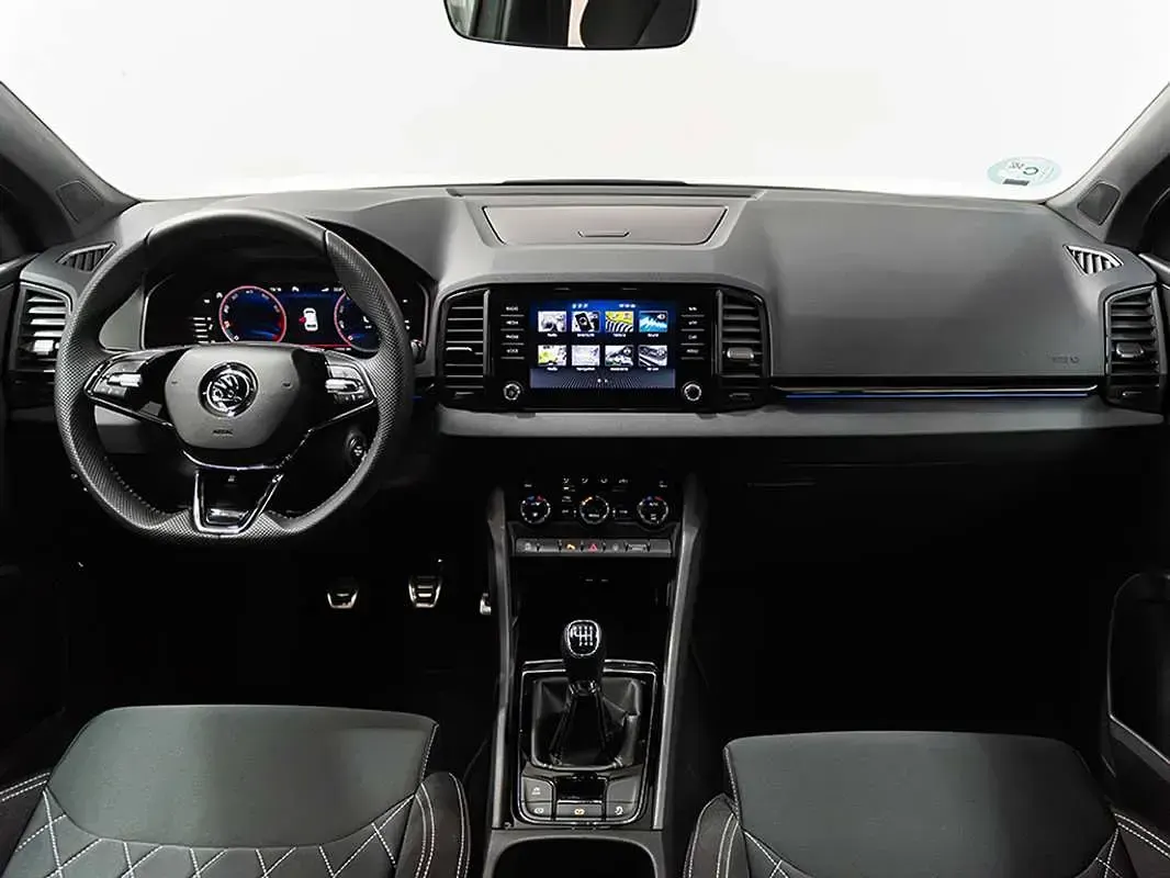 Usado Skoda Karoq SportLine 150 CV (110 kW) 2022 Gris SUV