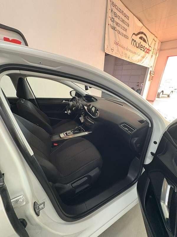 Usado Peugeot 308 SW Active 131 CV (96 kW) 2021 Blanco Familiar